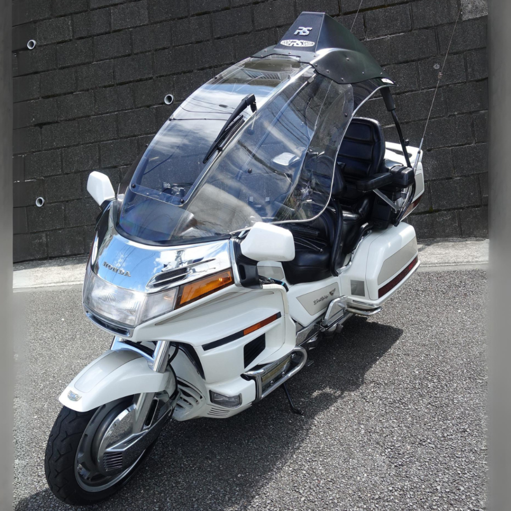 Dakschild met Honda Gold Wing 1500