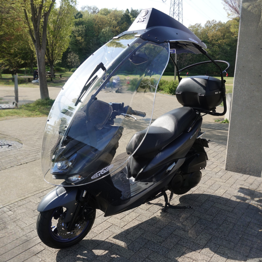 Dakschild met Yamaha Majesty S2