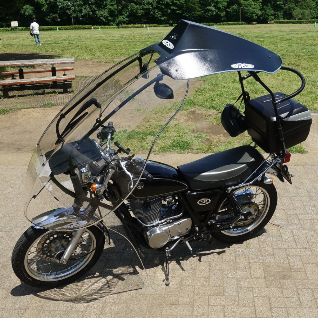 Bouclier de toit avec Yamaha SR 400