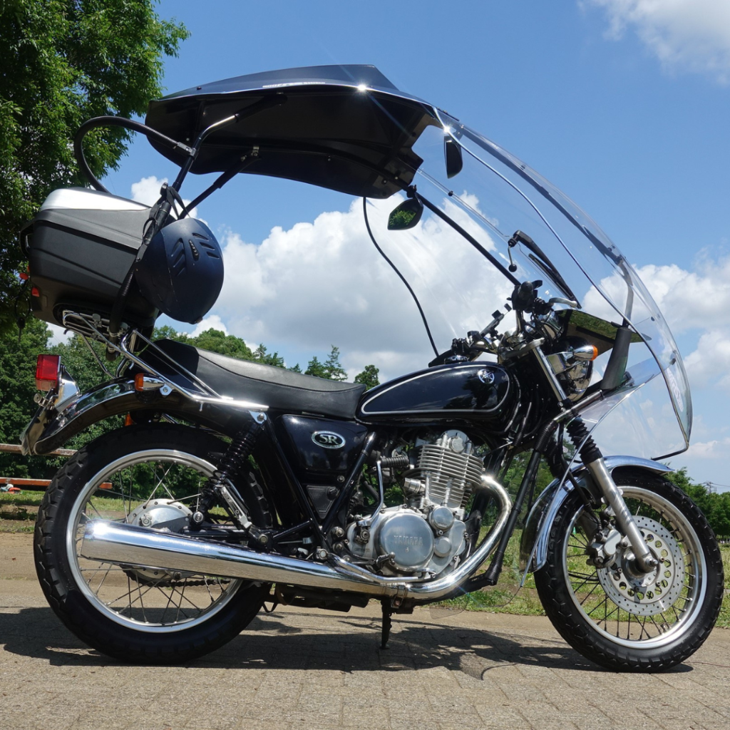 Dakschild met Yamaha SR 400