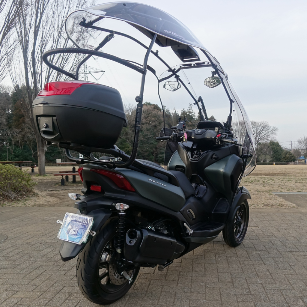 Dakschild met Yamaha Tricity 300