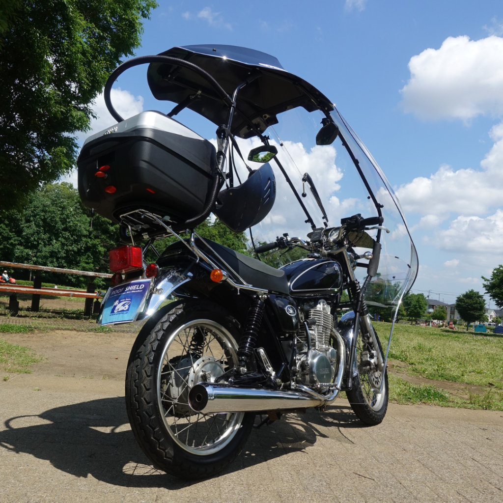 Dakschild met Yamaha SR 400