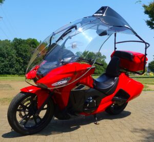 Escudo de techo con moto roja