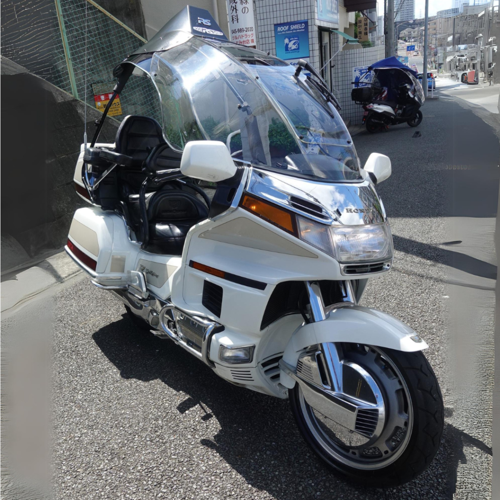 Dakschild met Honda Gold Wing 1500