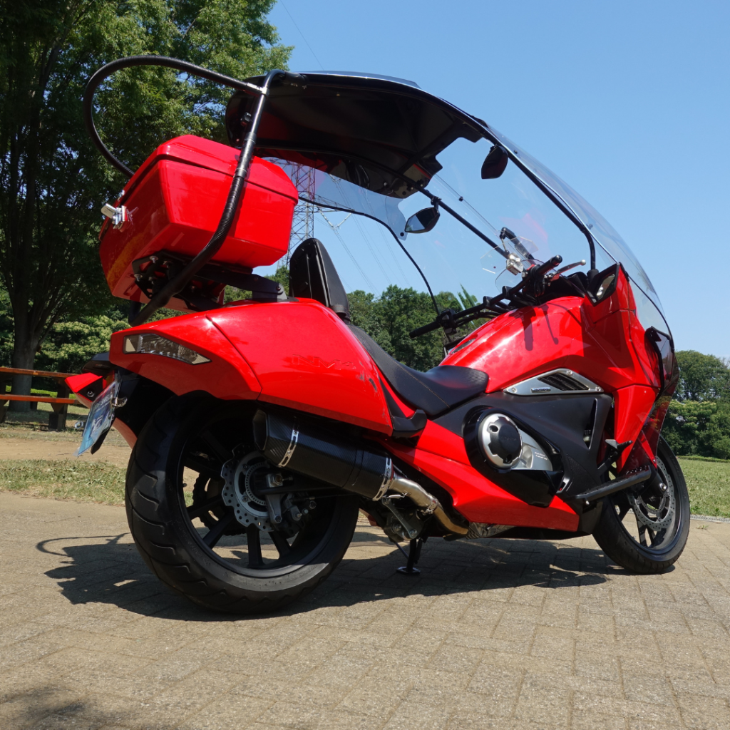 Bouclier de toit avec Honda NM4