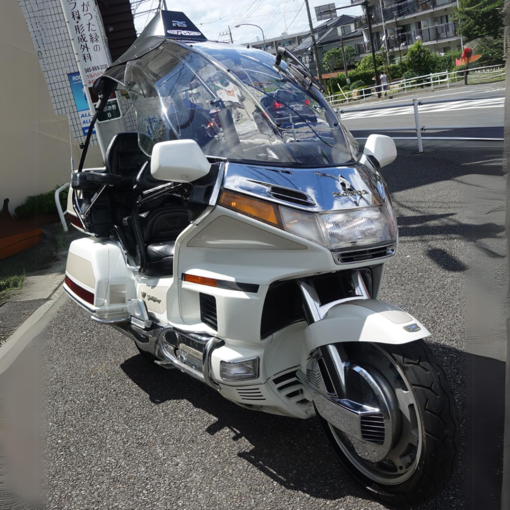 Dakschild met Honda Gold Wing 1500