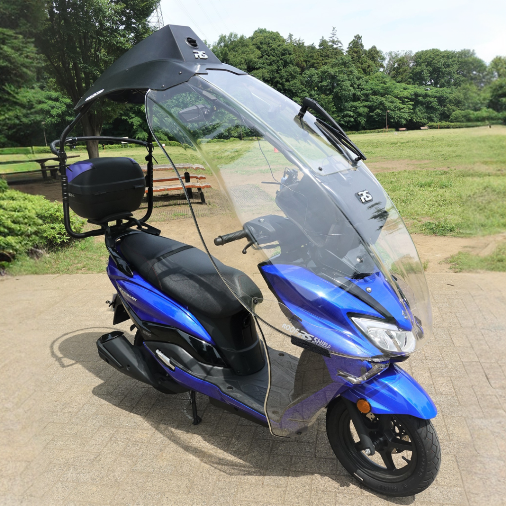 Dakschild met Suzuki Burgman Street 125