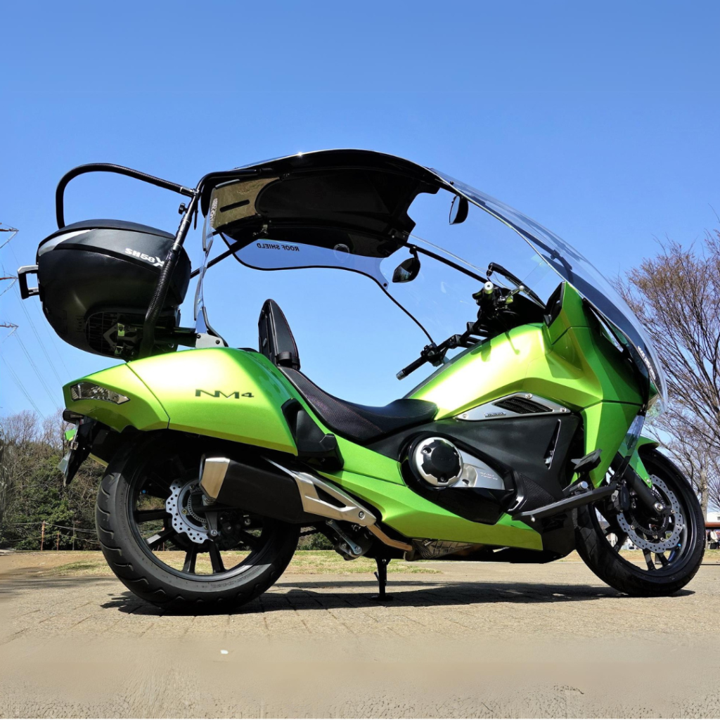 Dakschild met Honda NM4