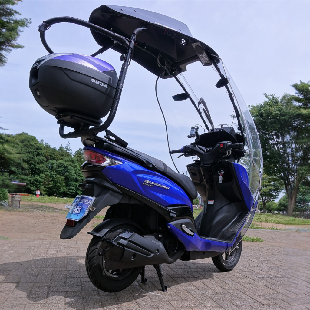 Dakschild met Suzuki Burgman Street 125