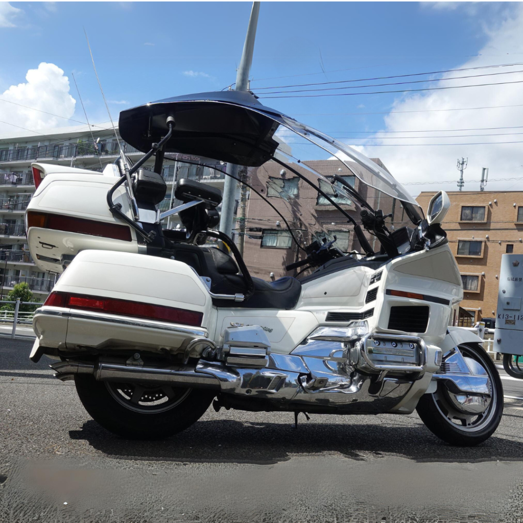 Dakschild met Honda Gold Wing 1500