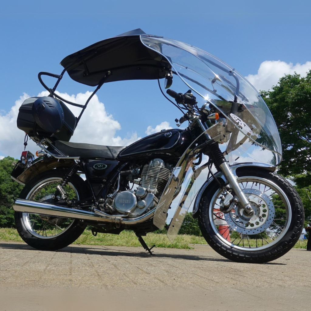 Escudo de techo con Yamaha SR 400