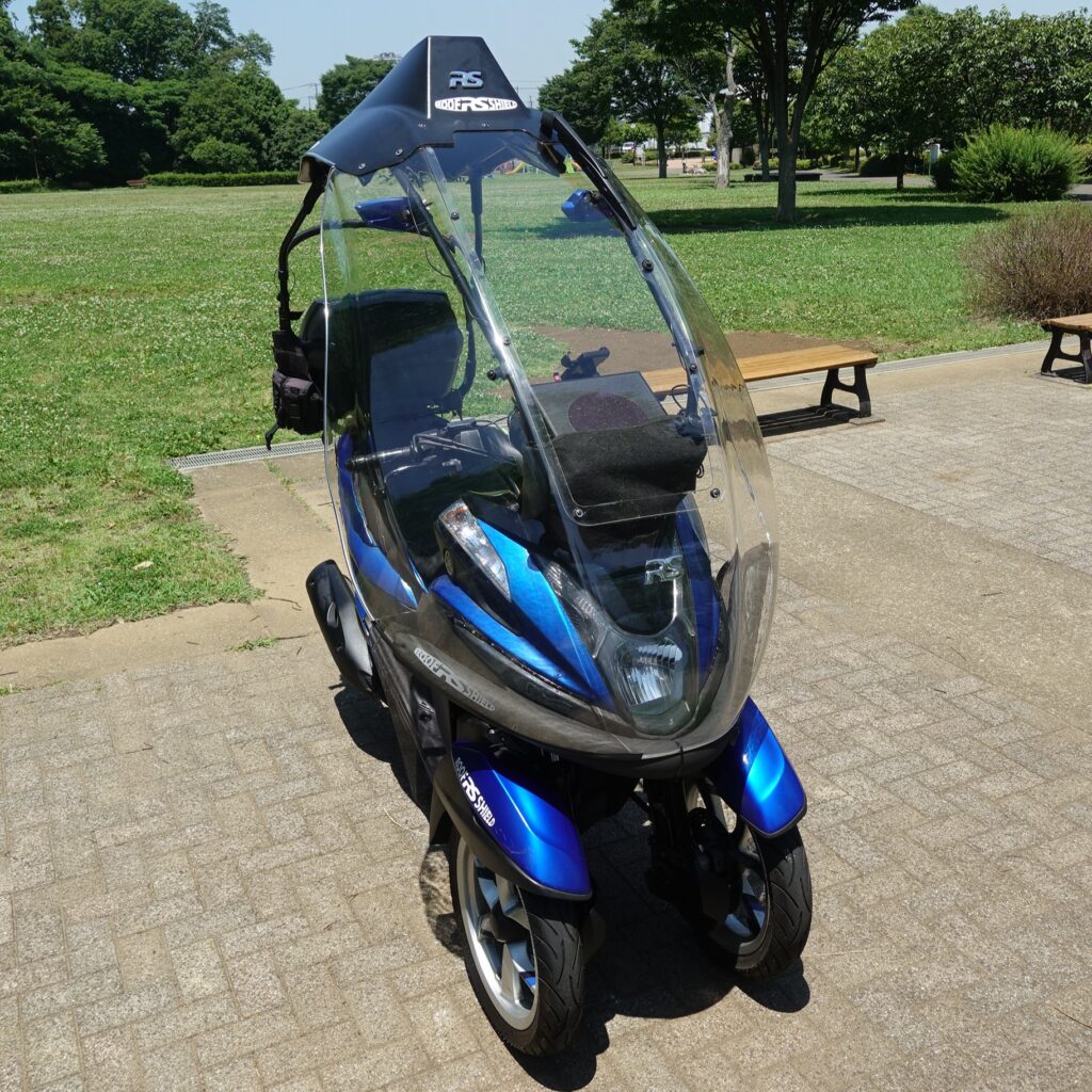 Roof Shield with Yahama Tricity in blue