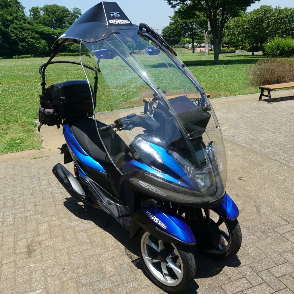 Roof Shield with Yahama Tricity in blue