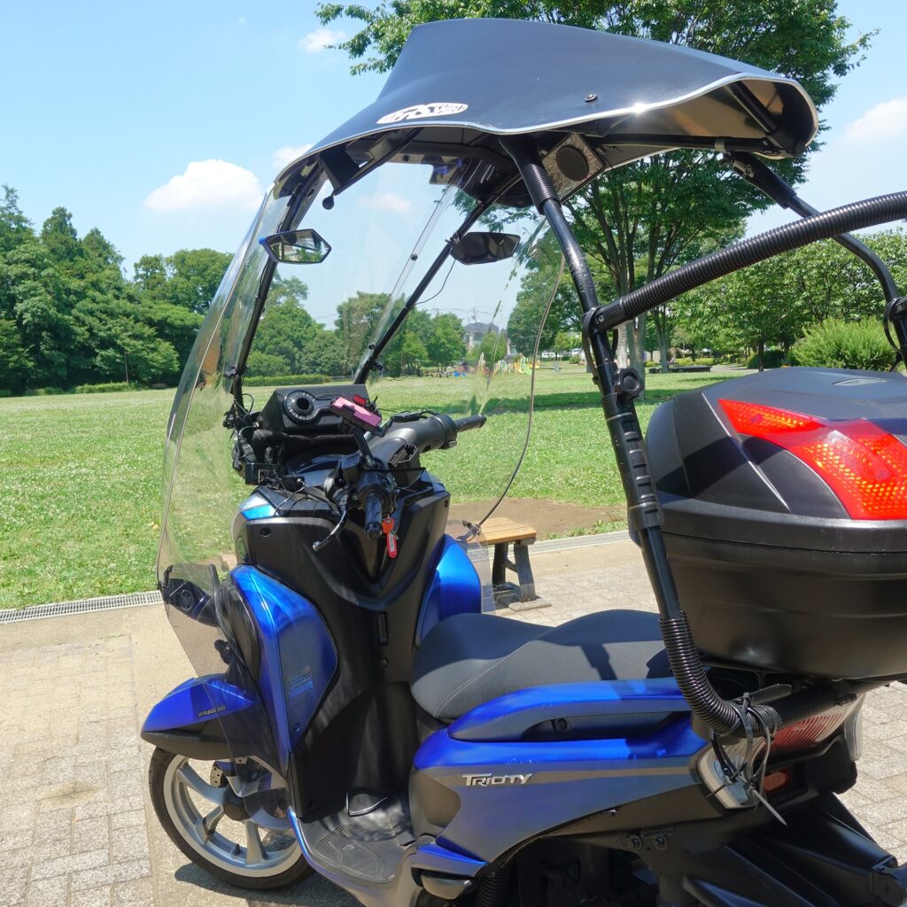 Roof Shield with Yahama Tricity in blue